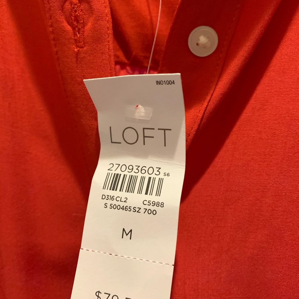 Super flattering dress. Brand new